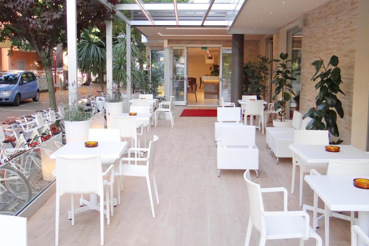 Hotel Aquila D'Oro Misano Adriatico Dış mekan fotoğraf